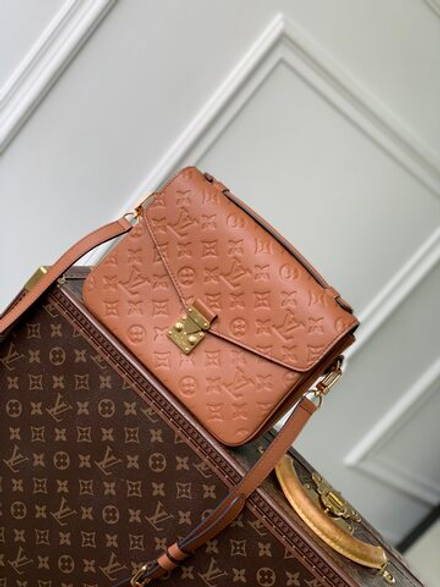 Louis Vuitton Pochette Metis