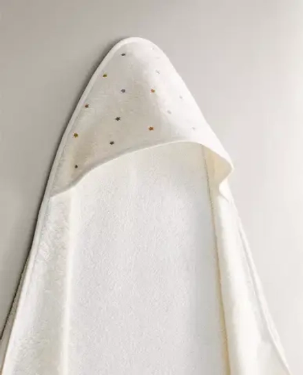ZARA HOME ДЕТСКОЕ ПОЛОТЕНЦЕ С КАПЮШОНОМ И ВЫШИВКОЙ «ЗВЕЗДОЧКИ», ЖЕЛТОВАТО-БЕЛЫЙ