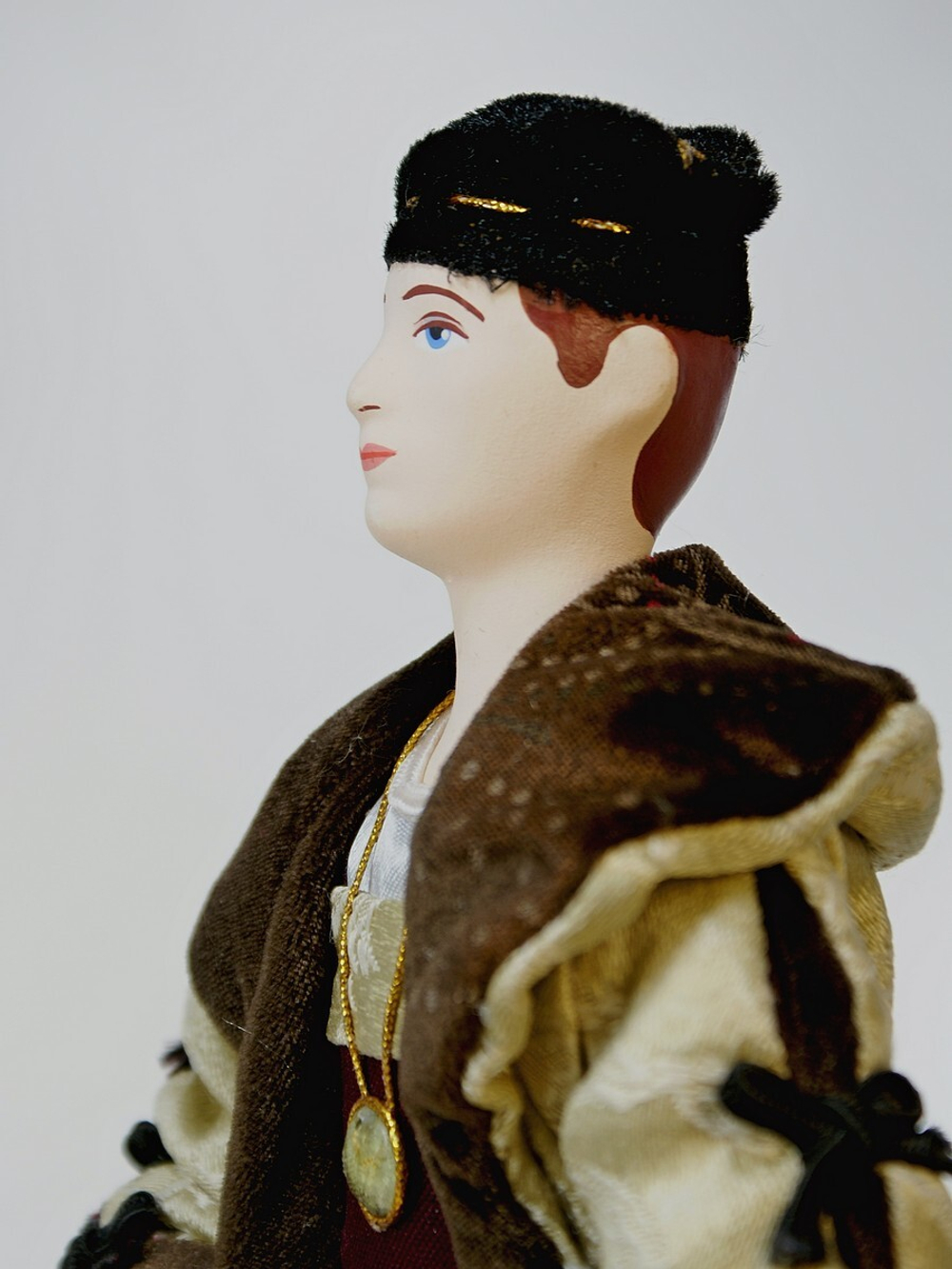 Кукла фарфоровая в мужском европейском придворном костюме. Немцы