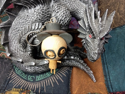 Брелок призрак леса цилиндр уши микки