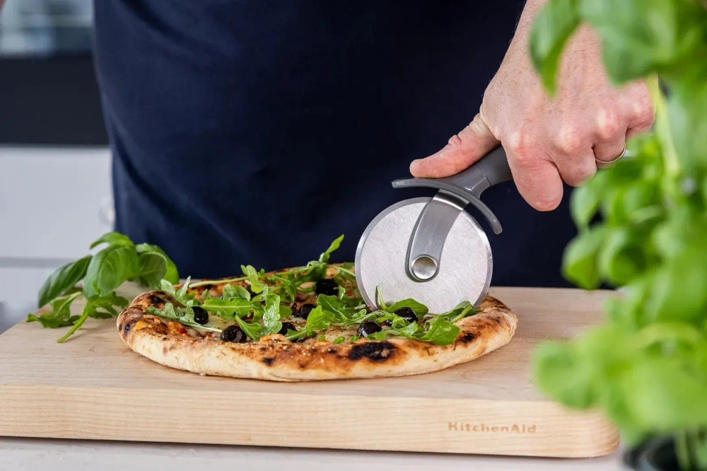 KitchenAid Нож для пиццы Coreline серый