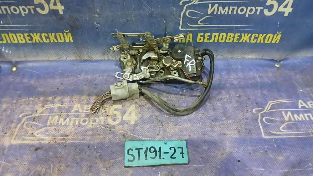 Замок двери передней правой TOYOTA CORONA 1995