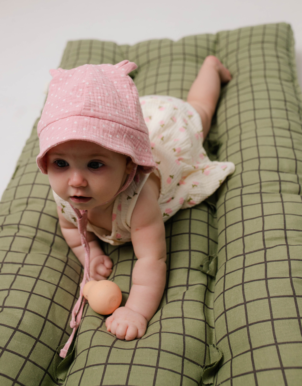 Панамка из муслина (горошек на розовом)