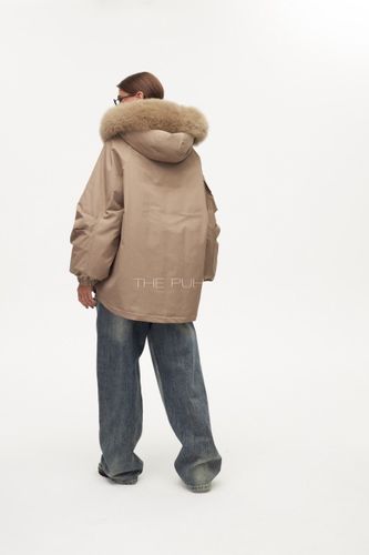Бежевая объемная укороченная парка с капюшоном