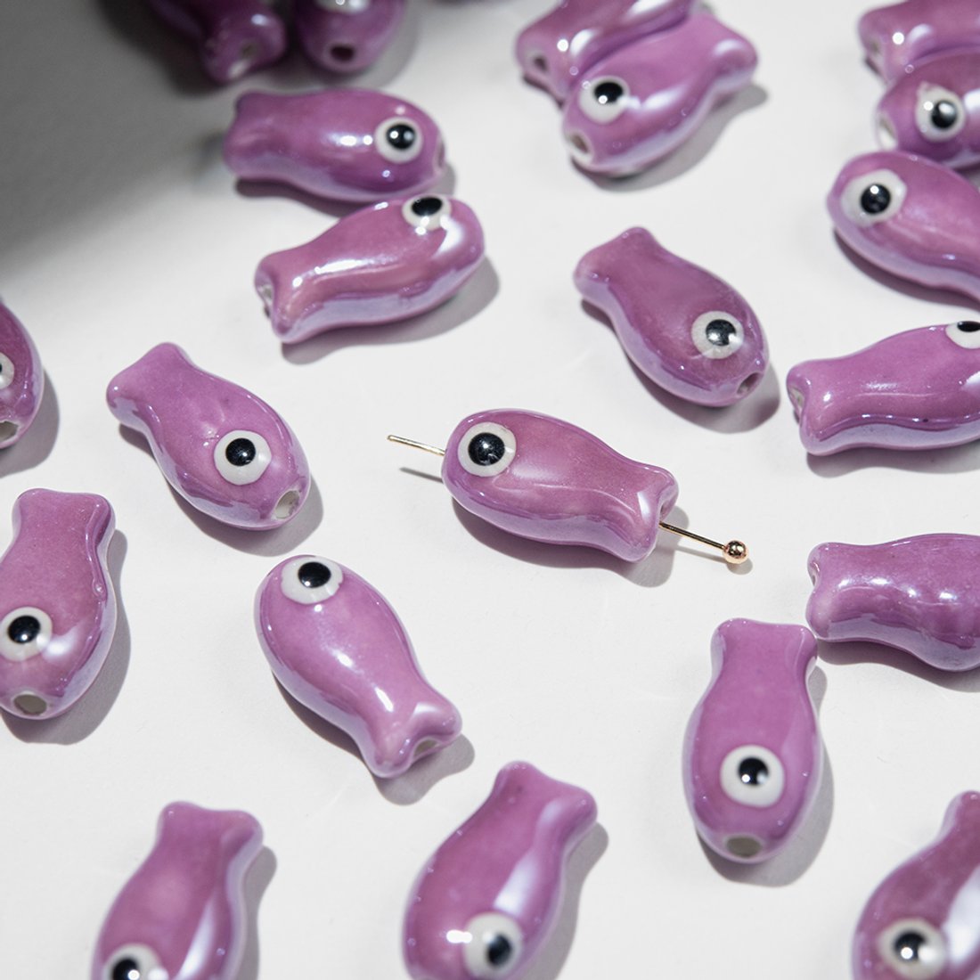 Бусина в форме рыбки, 18,5*10мм, фиолетовая, глазурированный фарфор