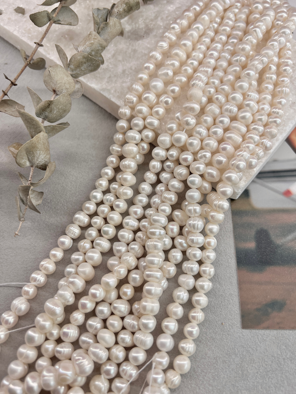 Натуральный барочный жемчуг 7-8 мм, нить 35 см