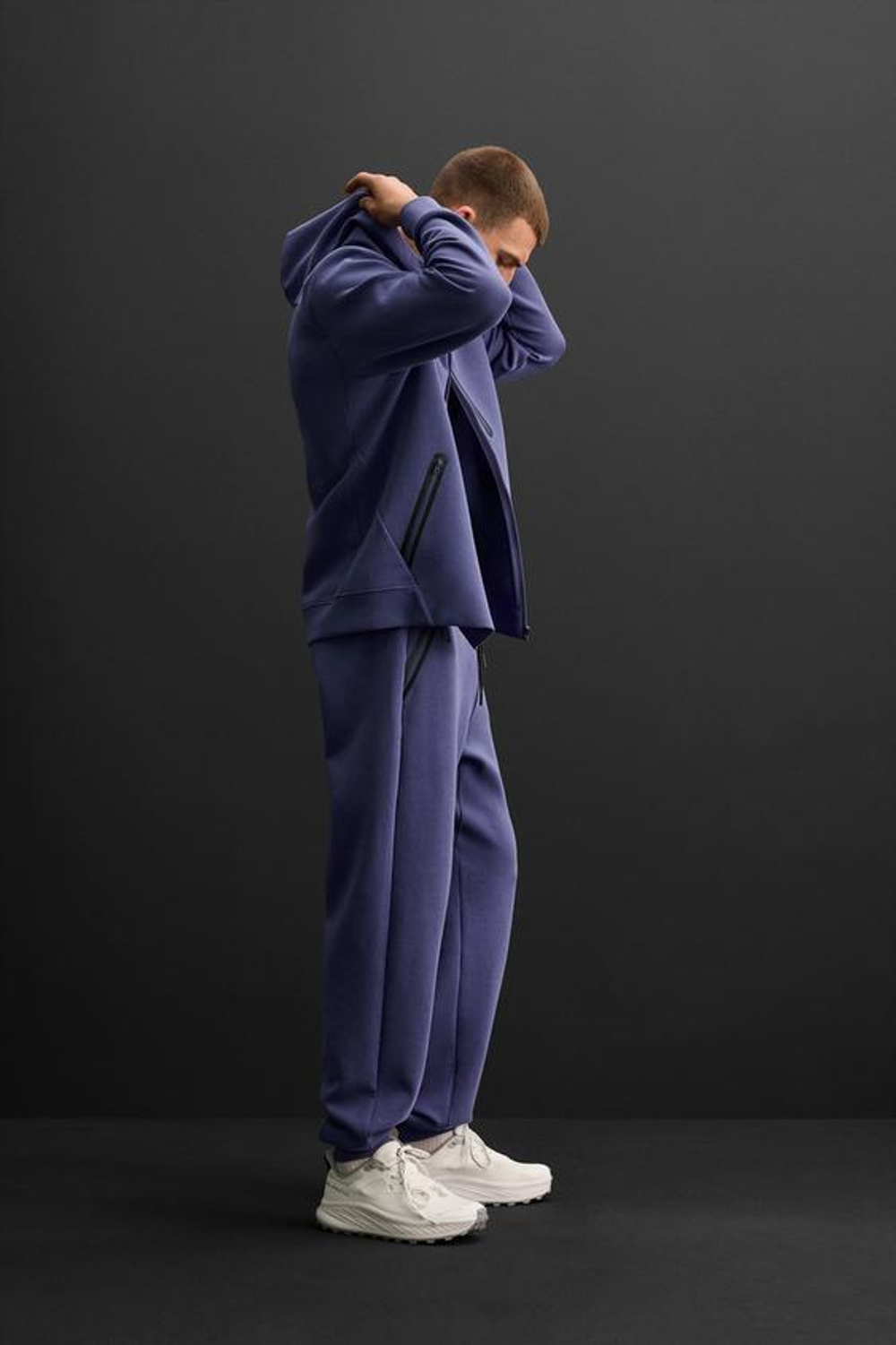 ZARA ДЖОГГЕРЫ ИЗ ВЫСОКОТЕХНОЛОГИЧНОЙ ТКАНИ С МОЛНИЯМИ, ВЫЦВЕТШИЙ СИНИЙ