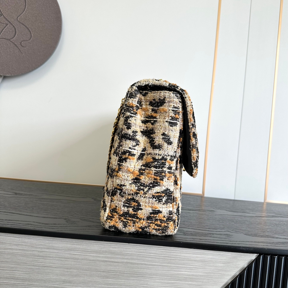 Chanel Maxi Flapbag 38 cm