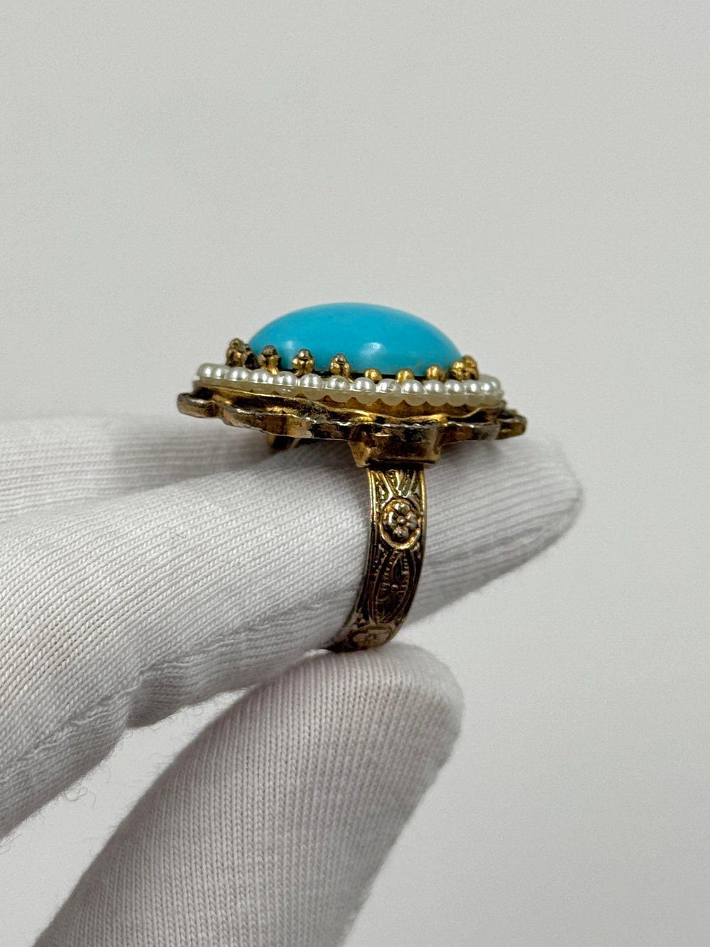 Кольцо с голубым кабошоном