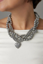 Колье "Одри" переплетеные нити серого жемчуга Майорка с большим сердцем из цирконов, оттенок серебро