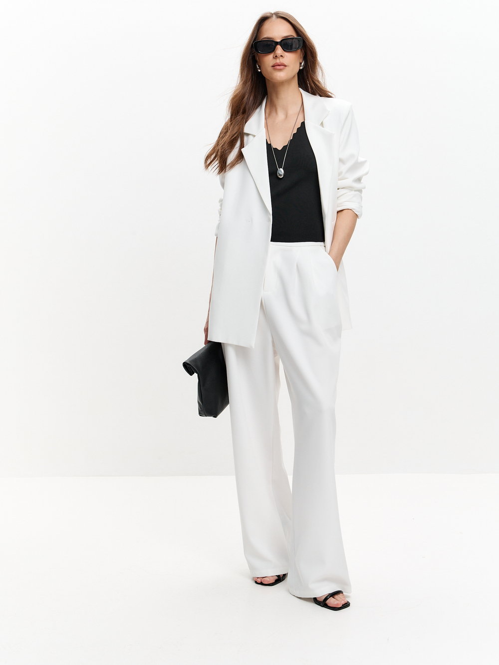 Костюм с широкими брюками