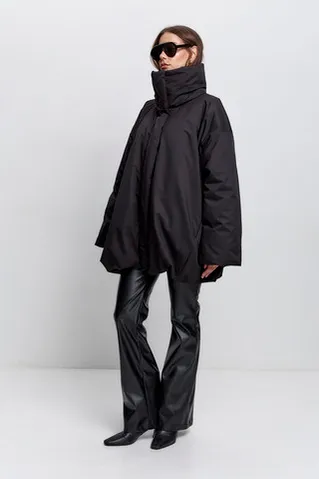 Куртка-баллон зимняя Айсель черного цвета