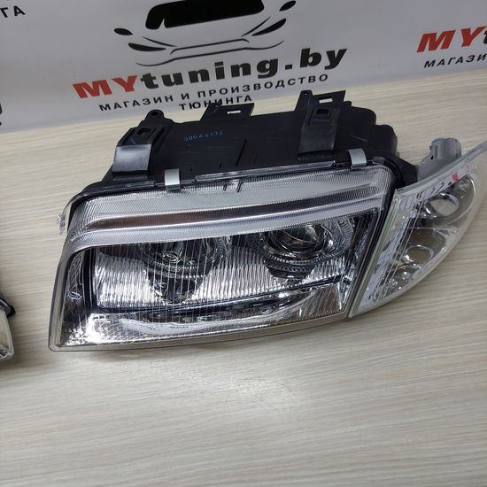 Передние фары Audi A4 B5 angel eyes chrome