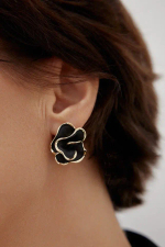 Серьги розы черная эмаль, оттенок золото