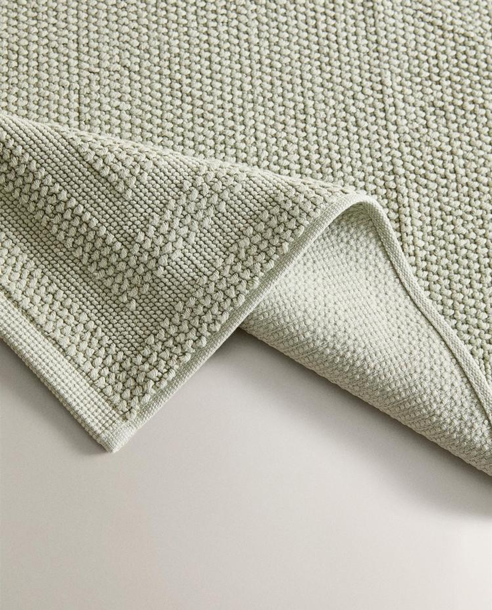 ZARA HOME КОВРИК ДЛЯ ВАННОЙ ИЗ ХЛОПКА С АНТИСКОЛЬЗЯЩЕЙ ПОВЕРХНОСТЬЮ, ЗЕЛЕНЫЙ