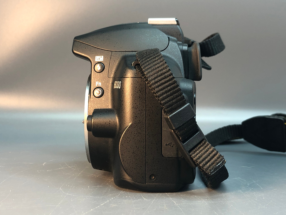 Nikon d3000(5900) + kit 18-55