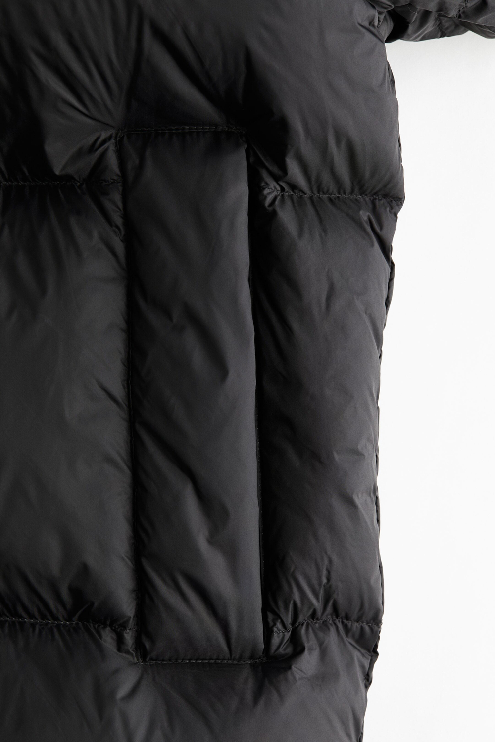 H&M Пуховая куртка с капюшоном, черный