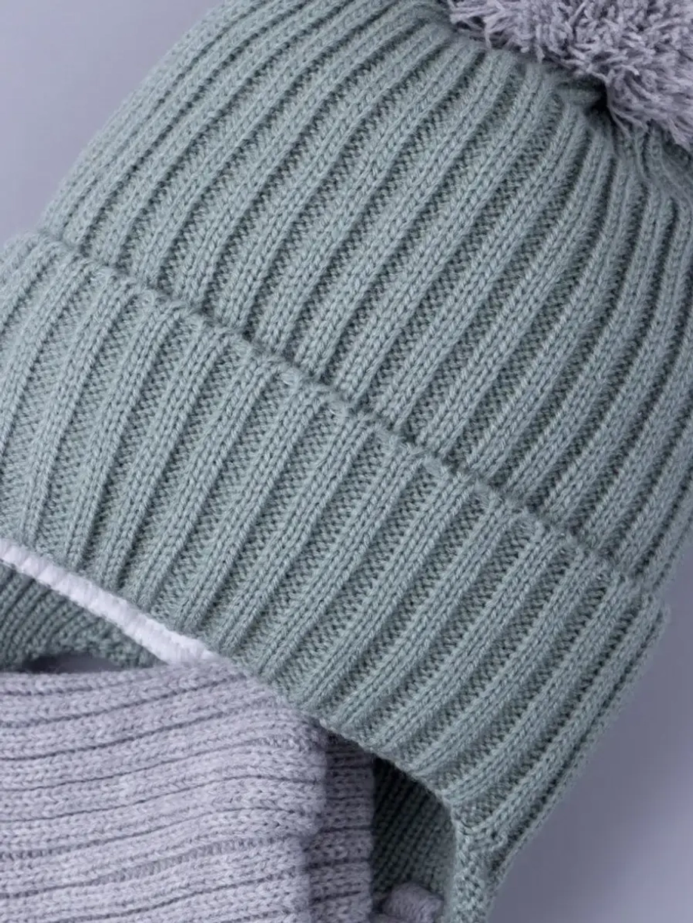 Шапка для мальчика осенняя вязаная и снуд