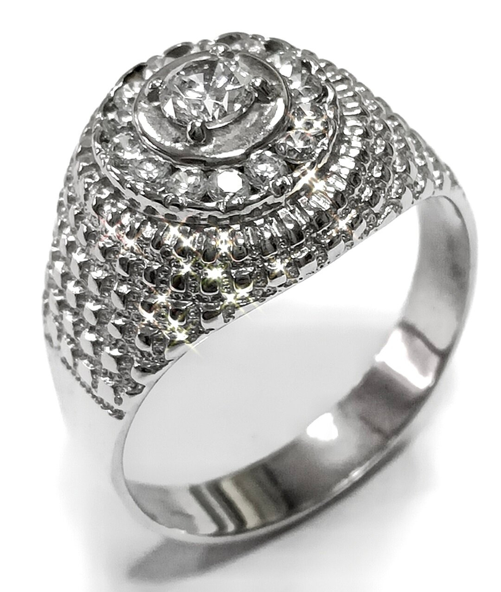 Ювелирное кольцо из серебра 925 пробы с фианитами