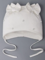 Шапка для девочки осенняя на завязках с бусинами