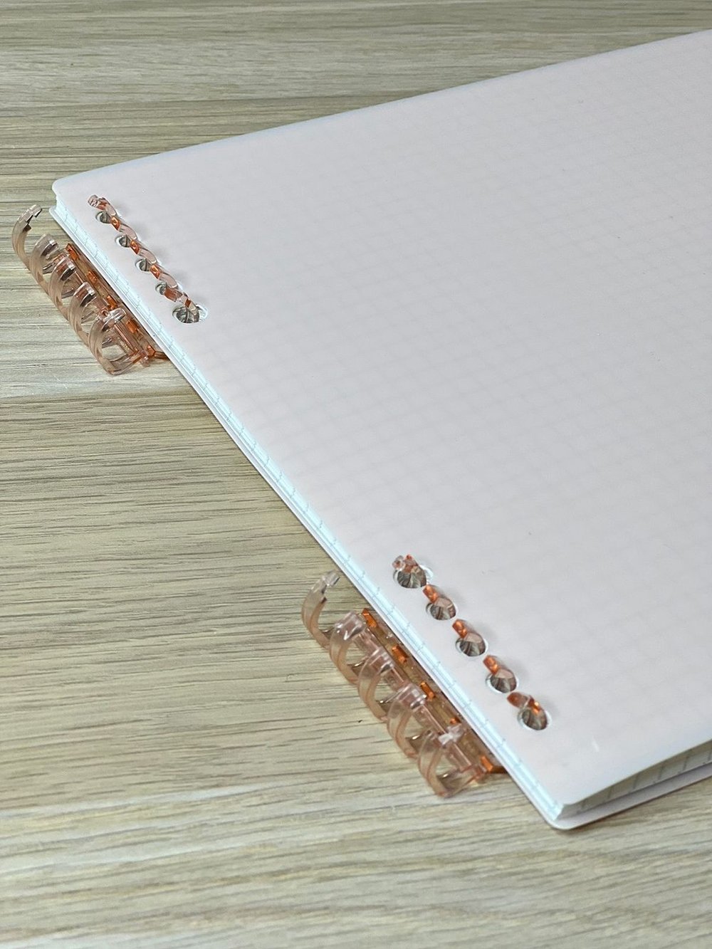 Блокнот квадратный в клетку 60л 195х210 мм розовый (8808-016)