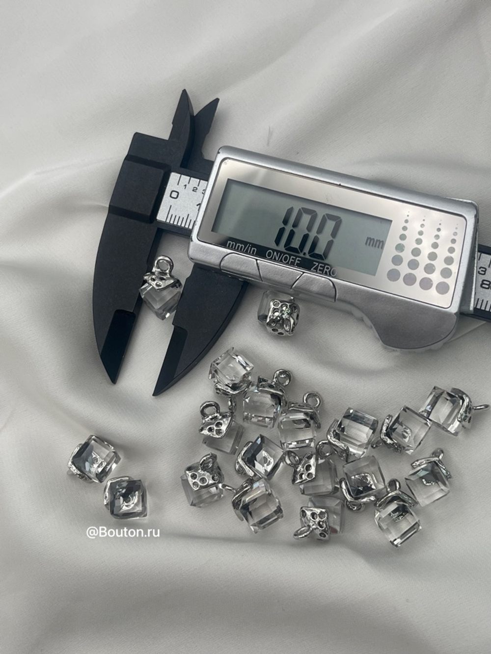 Пуговица на ножке серебро кристалл прозрачный