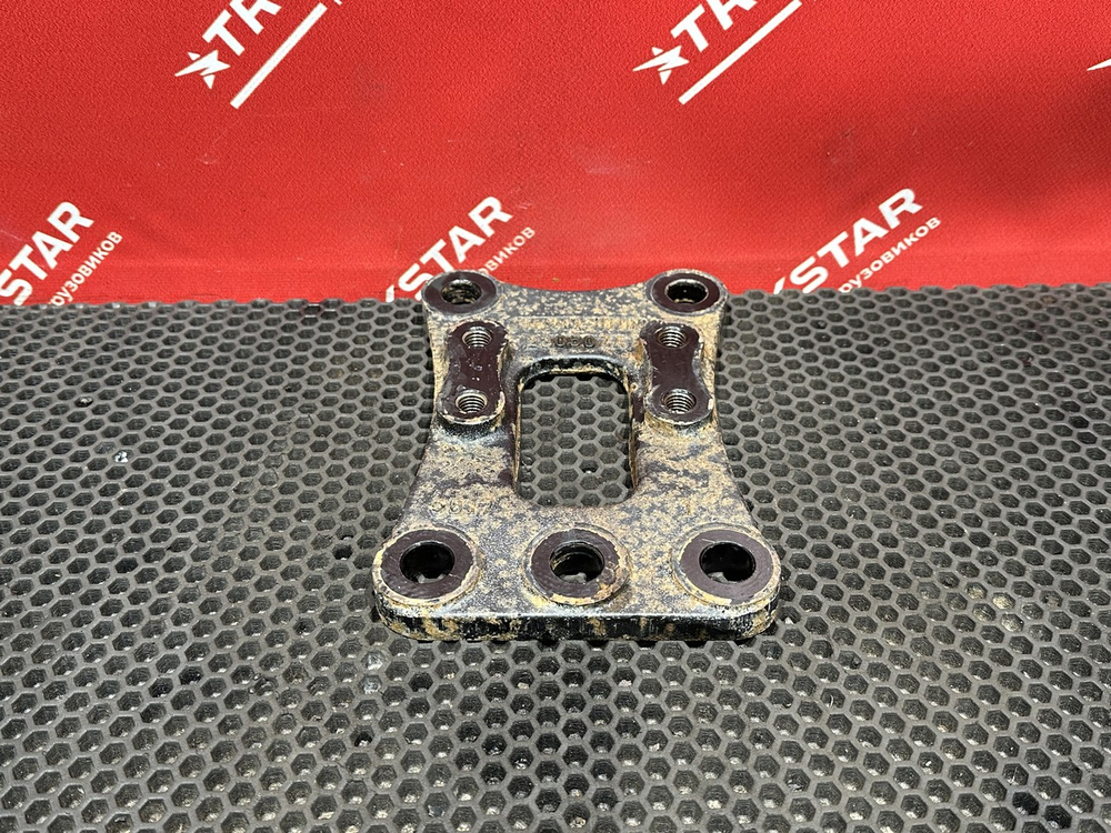 Кронштейн крыла заднего