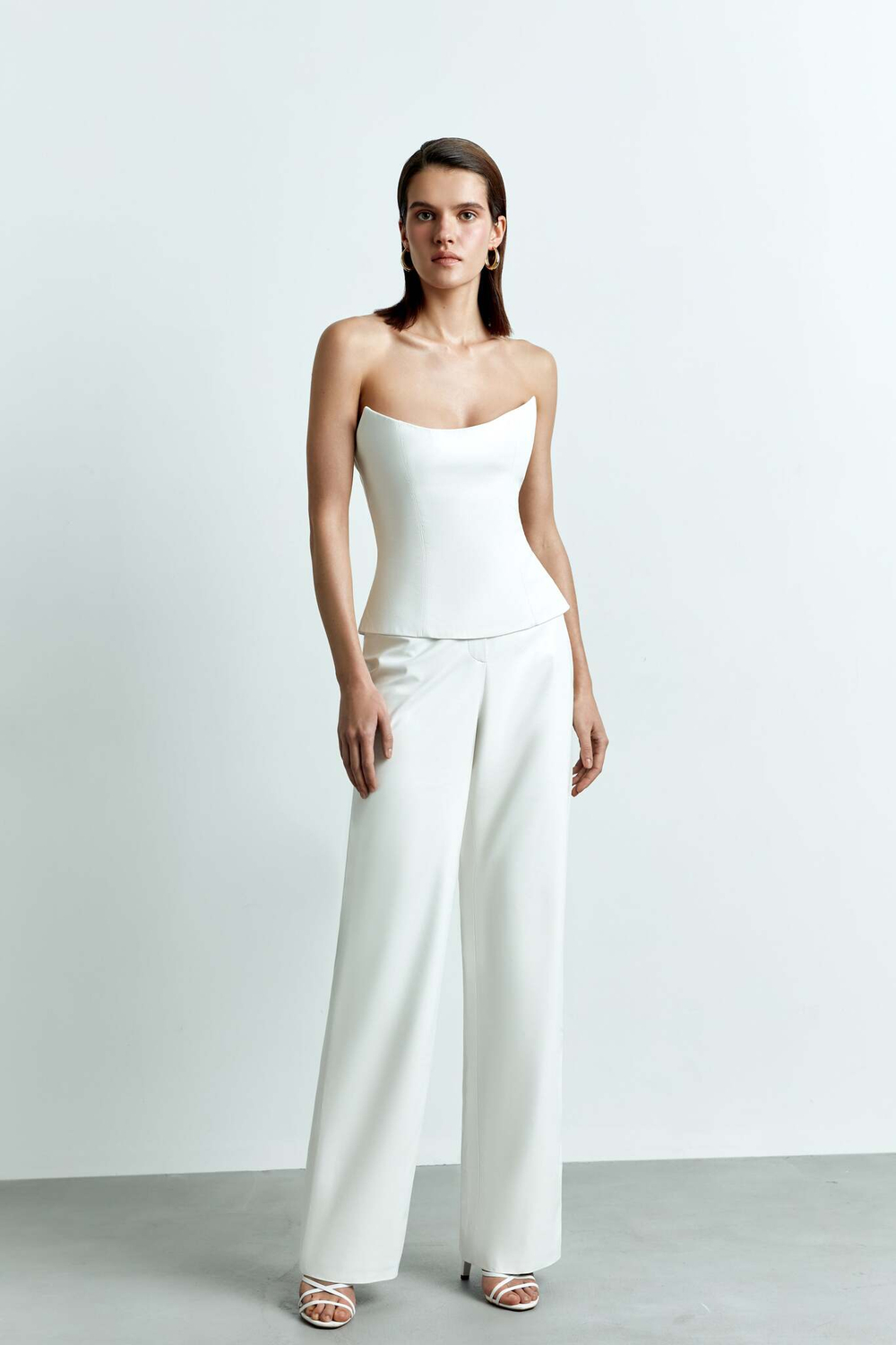 Прямые брюки с завышенной талией