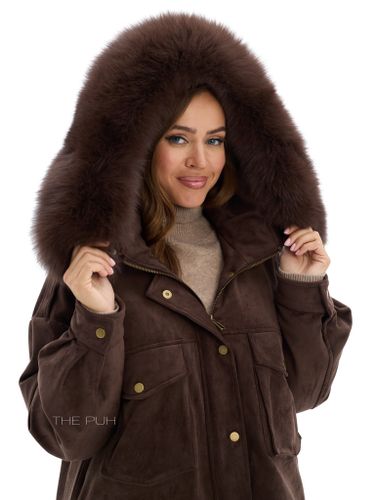 Объемная парка шоколадного цвета из замши