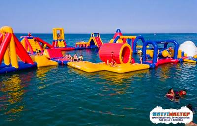 Большой надувной аквапарк на воде «Затерянный мир» 37×22×4 м