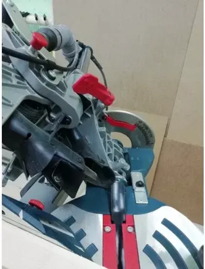 Торцовочная пила с протяжкой BOSCH GCM 8 SJL, 1600 Вт