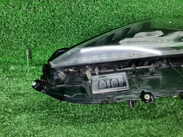 Битая Фара левая Toyota Camry xv70 (2020-н.в.) LED