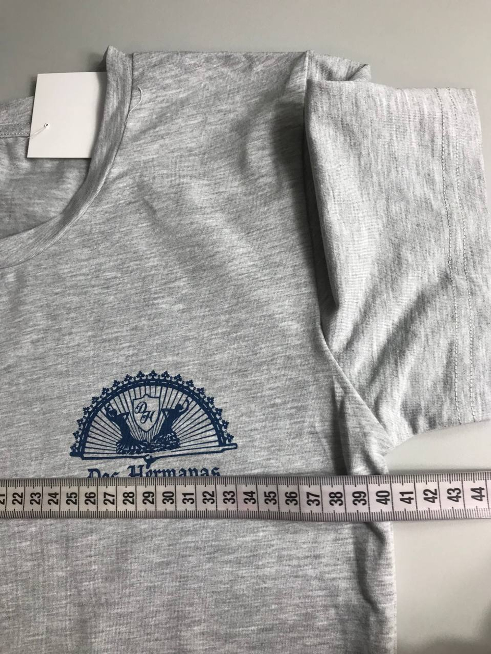 Футболка для активного образа, визуально на 42 размер