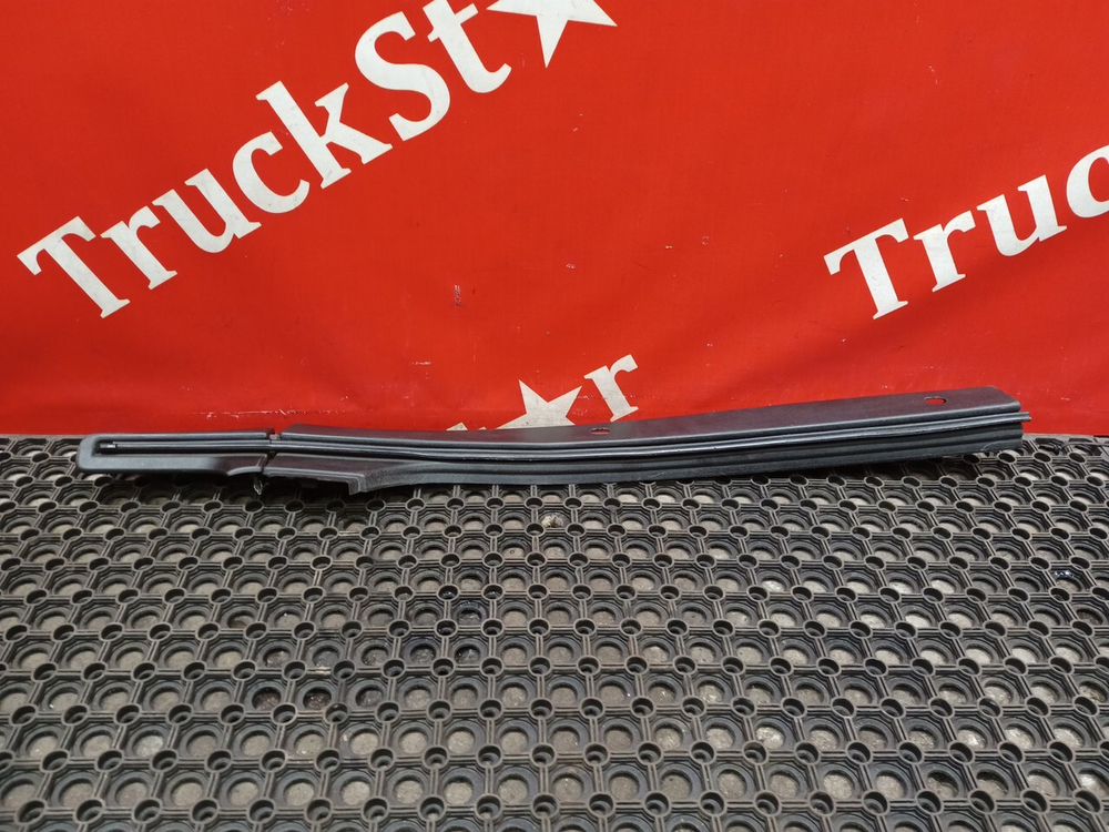 Панель стойки двери левой 2019г.