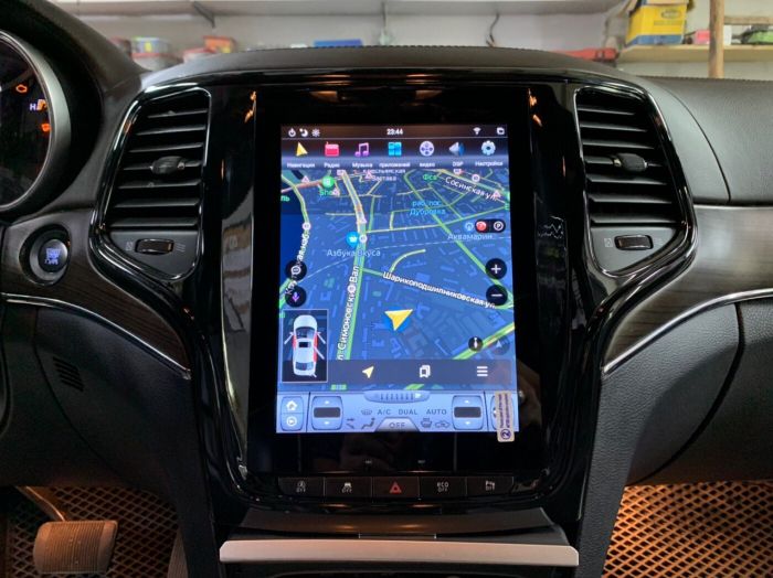 Магнитола для Jeep Grand Cherokee WK2 2013-2021 - Kuberg ZF-1217B-Q6 вертикальный монитор 10.4" в стиле "Тесла" на Android 11, CarPlay, 4G SIM-слот