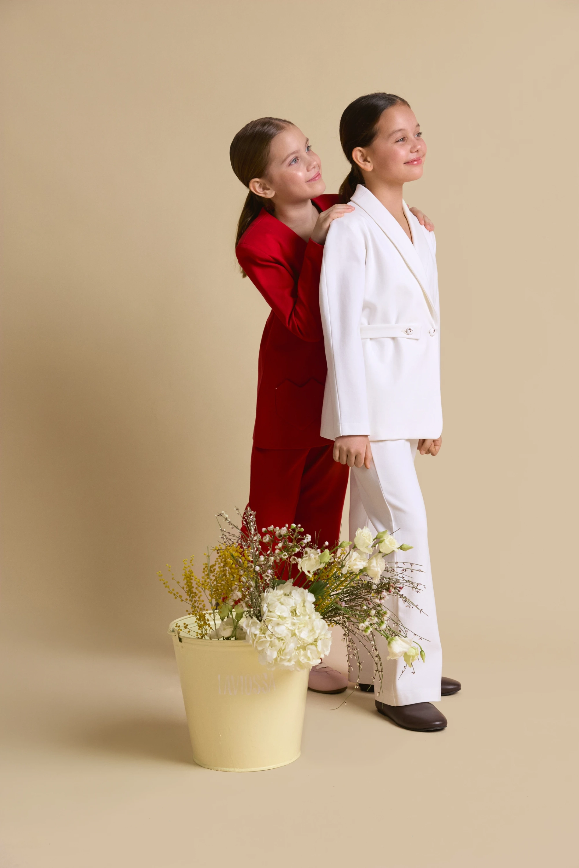 Костюм брючный из Джерси белый с баской