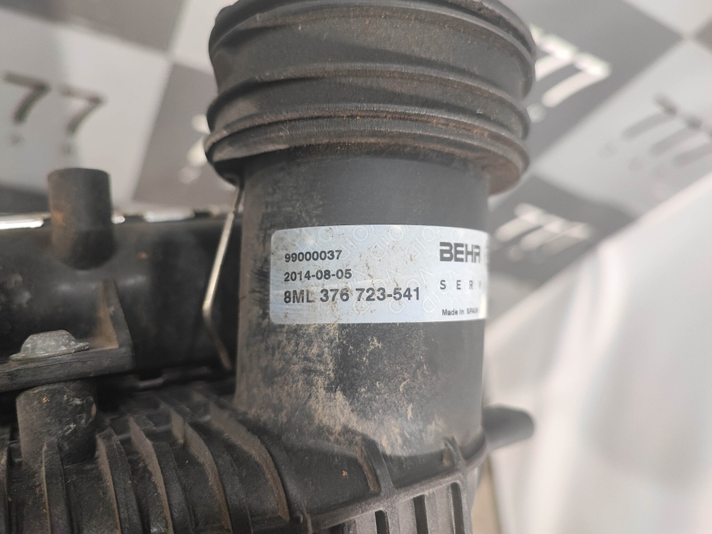 Кассета радиаторов Jetta 5 / Tiguan / Passat B6  Б/У Оригинал 8ML376723541