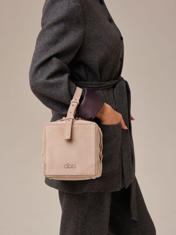 Замшевая сумка Quadra DBR 30989 ваниль