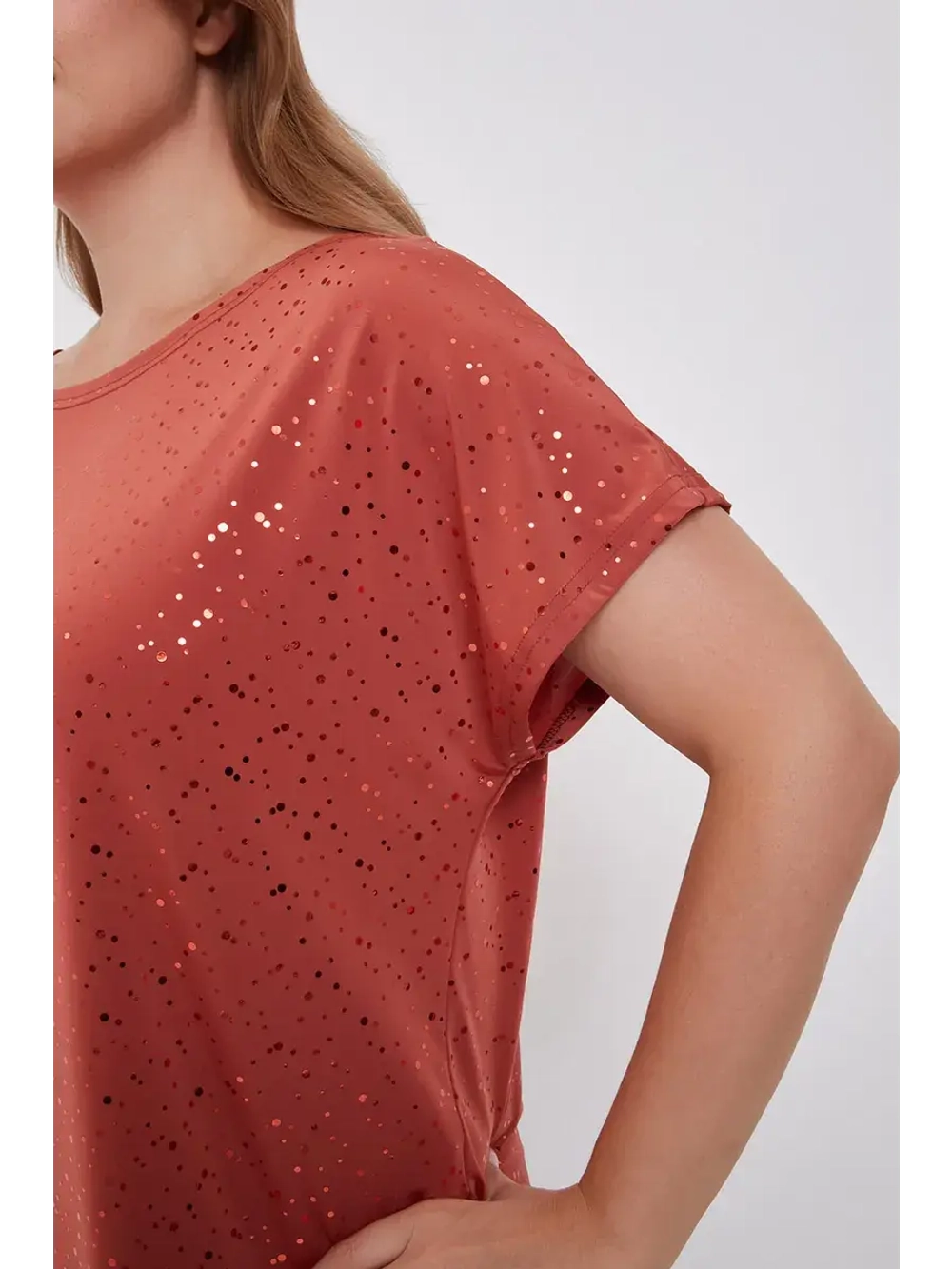 Блузка с пайетками короткий рукав