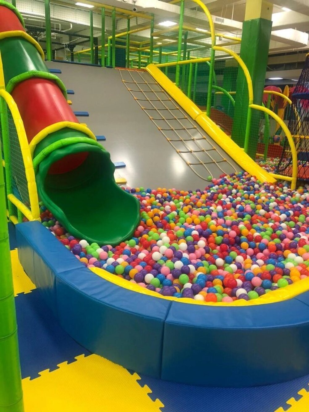 Большой Скалодром-вулкан с двумя горками (10,9*8,55*4,1 м.)