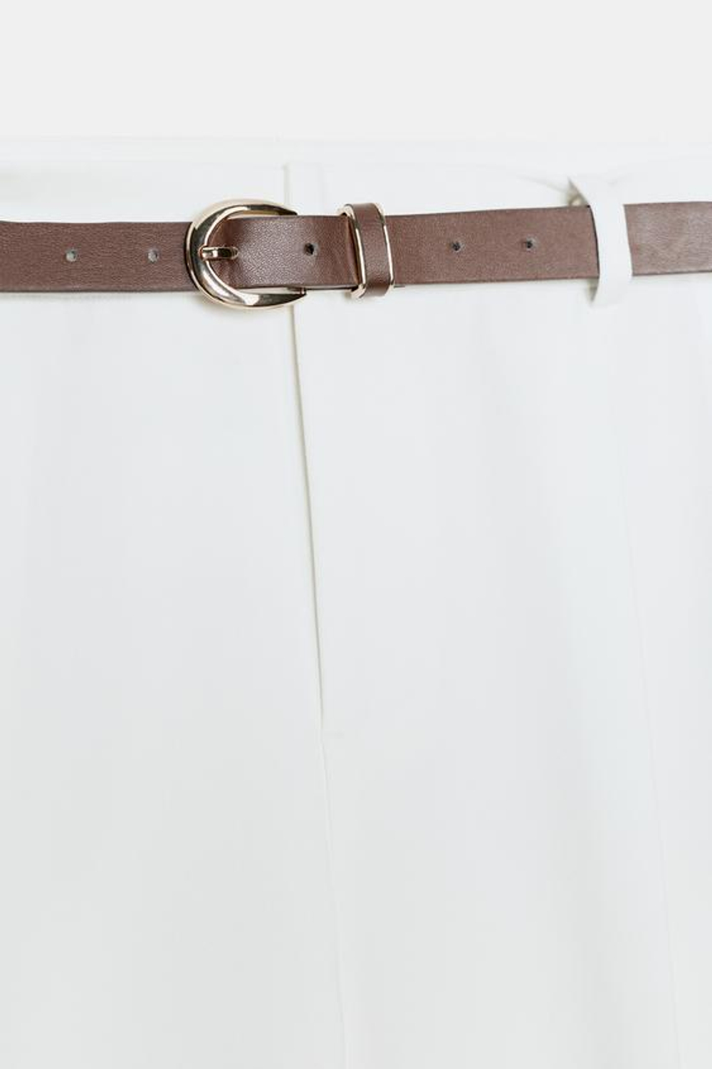 ZARA БРЮКИ С ЗАЩИПАМИ И РЕМНЕМ, ЖЕЛТОВАТО-БЕЛЫЙ