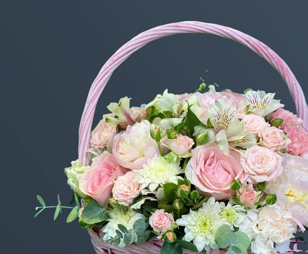 Букет Корзинка розовая с пиновидными Розами