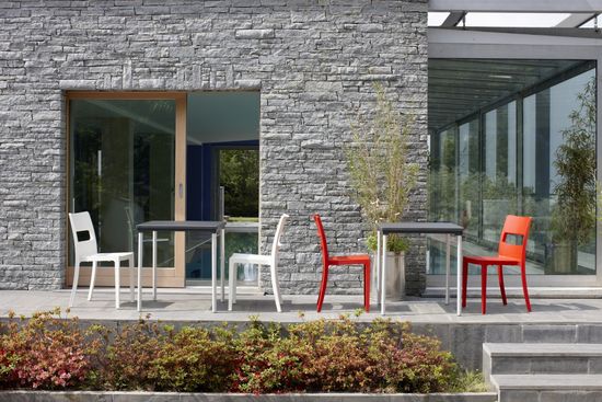 Стул пластиковый Sai