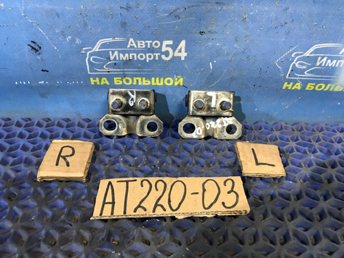 Петля багажника TOYOTA AVENSIS 1999