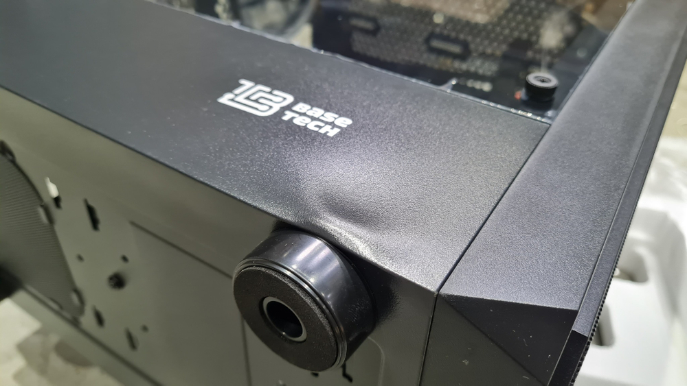 УЦЕНКА_Корпус BaseTech eXtreme GFX-03, Без БП, ATX, чёрный, 4xFRGB FAN, 2xUSB2, 1xUSB3, бок: закалённое стекло (RMA_BT-GFX-03-MESH-4F-RGB) {замятие на кожухе блока питания и дне}