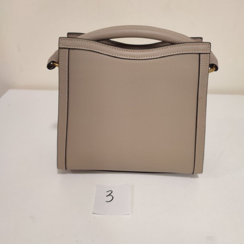 DORRIE mini жемчужная №3 - дефект кожи с торца сумки