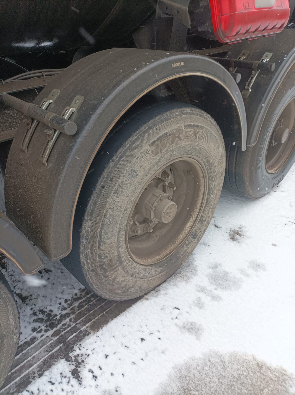 УралСпецТранс 9465* Полуприцеп цистерна 946514-В1-02