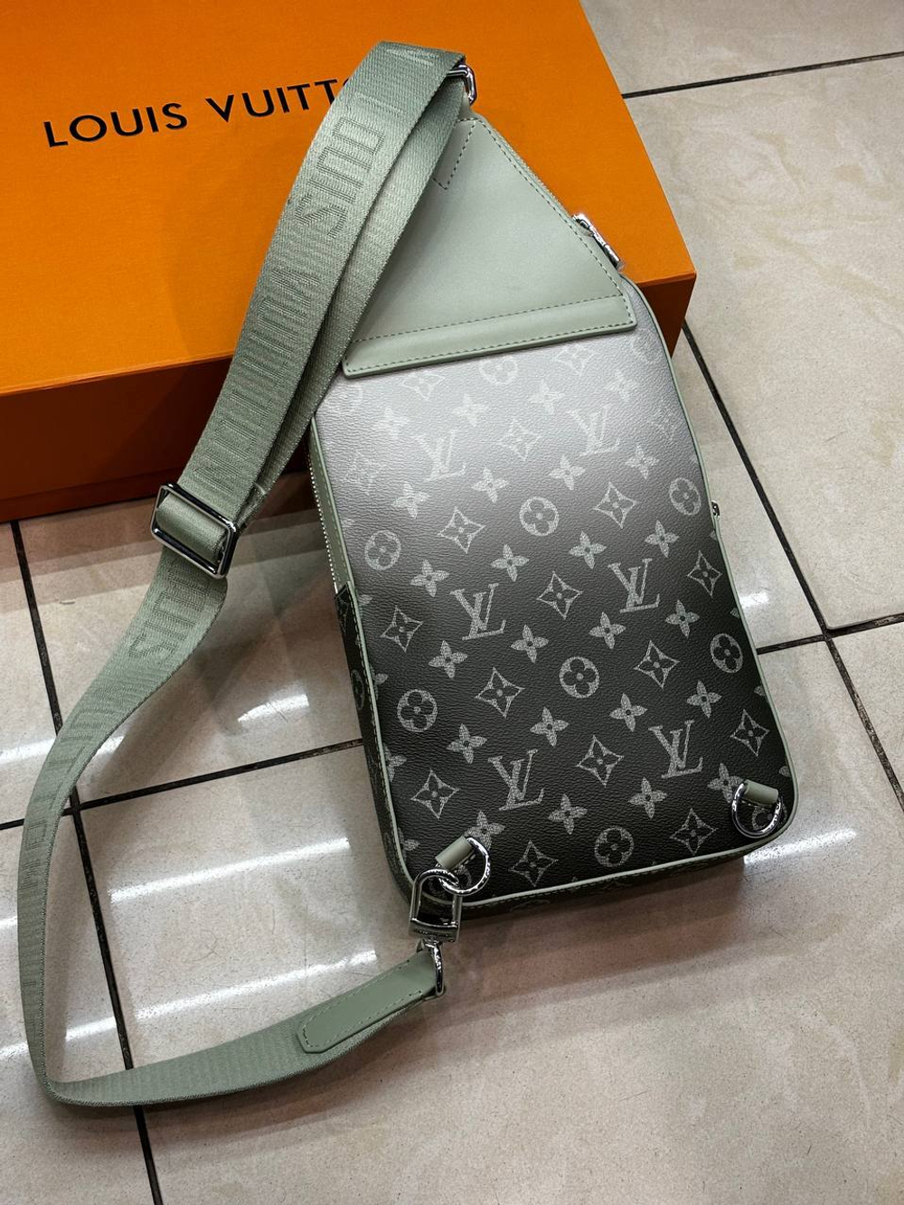 Слинг Louis Vuitton