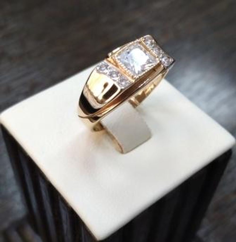 Кольцо из золота с фианитами