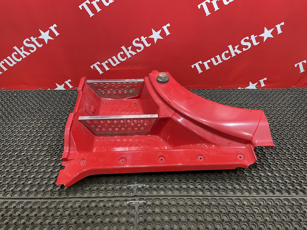 Корпус подножек правый